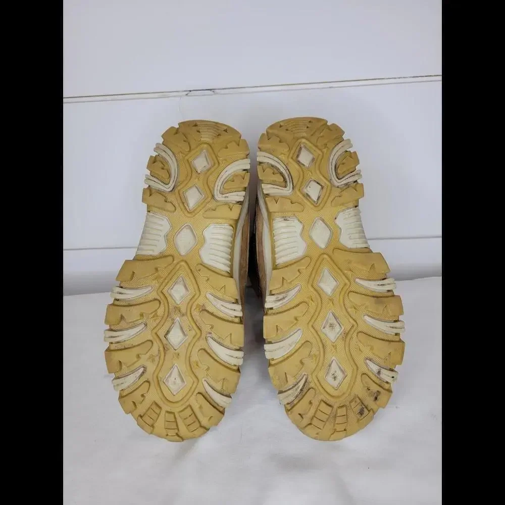 Kids snow boots (non branded) size 2